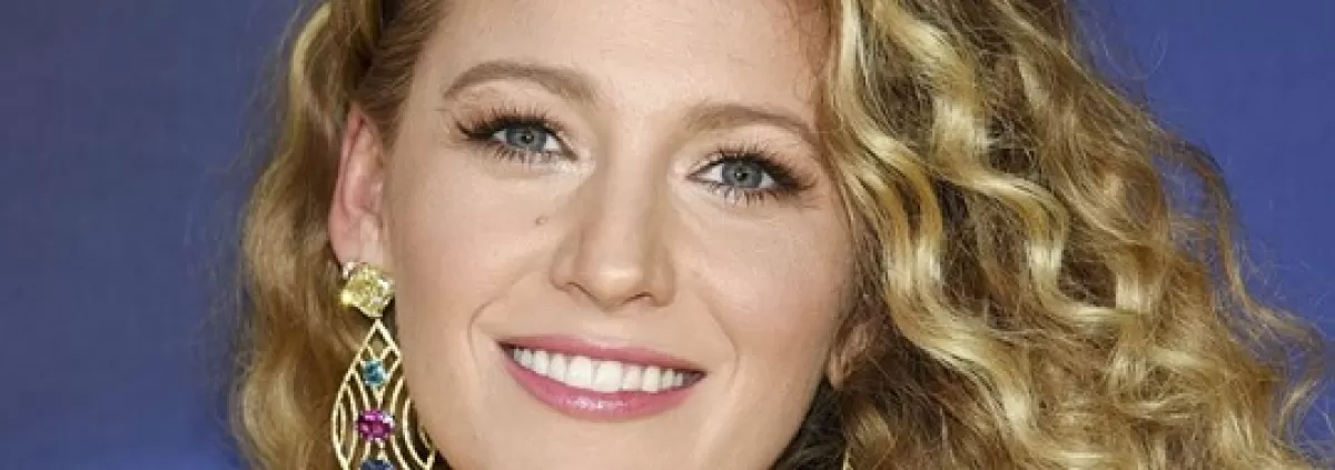 Blake Lively can't believe her Movie Makeup was confused for a makeup-free photo
